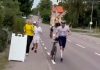 Un triatleta sueco corre 35 kilómetros con la bicicleta en la mano hasta la T2 tras una avería y consigue terminar Ironman Kalmar
