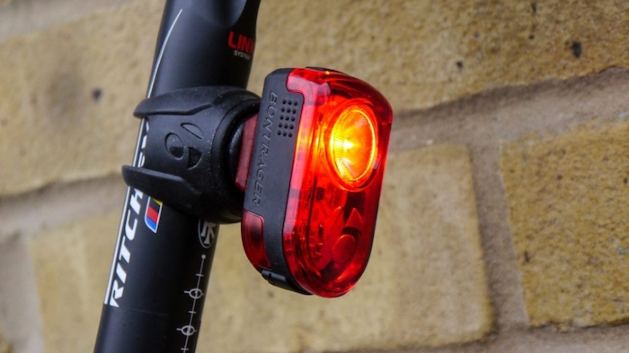 Analizamos cuál es la mejor luz diurna para tu bicicleta