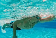 ¿Cómo sacar partido a las palas de natación? El accesorio que puede transformar tu brazada palas de natación Zone3