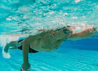 ¿Cómo sacar partido a las palas de natación? El accesorio que puede transformar tu brazada palas de natación Zone3